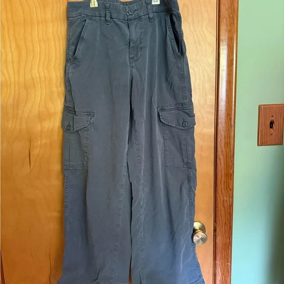 American Eagle Dreamy Drape Cargo - Picture 3 of 9